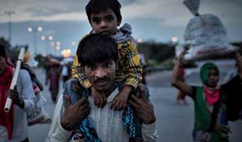 লকডাউন: ত্রাণের রাজনীতি এবং দু’চার কথা